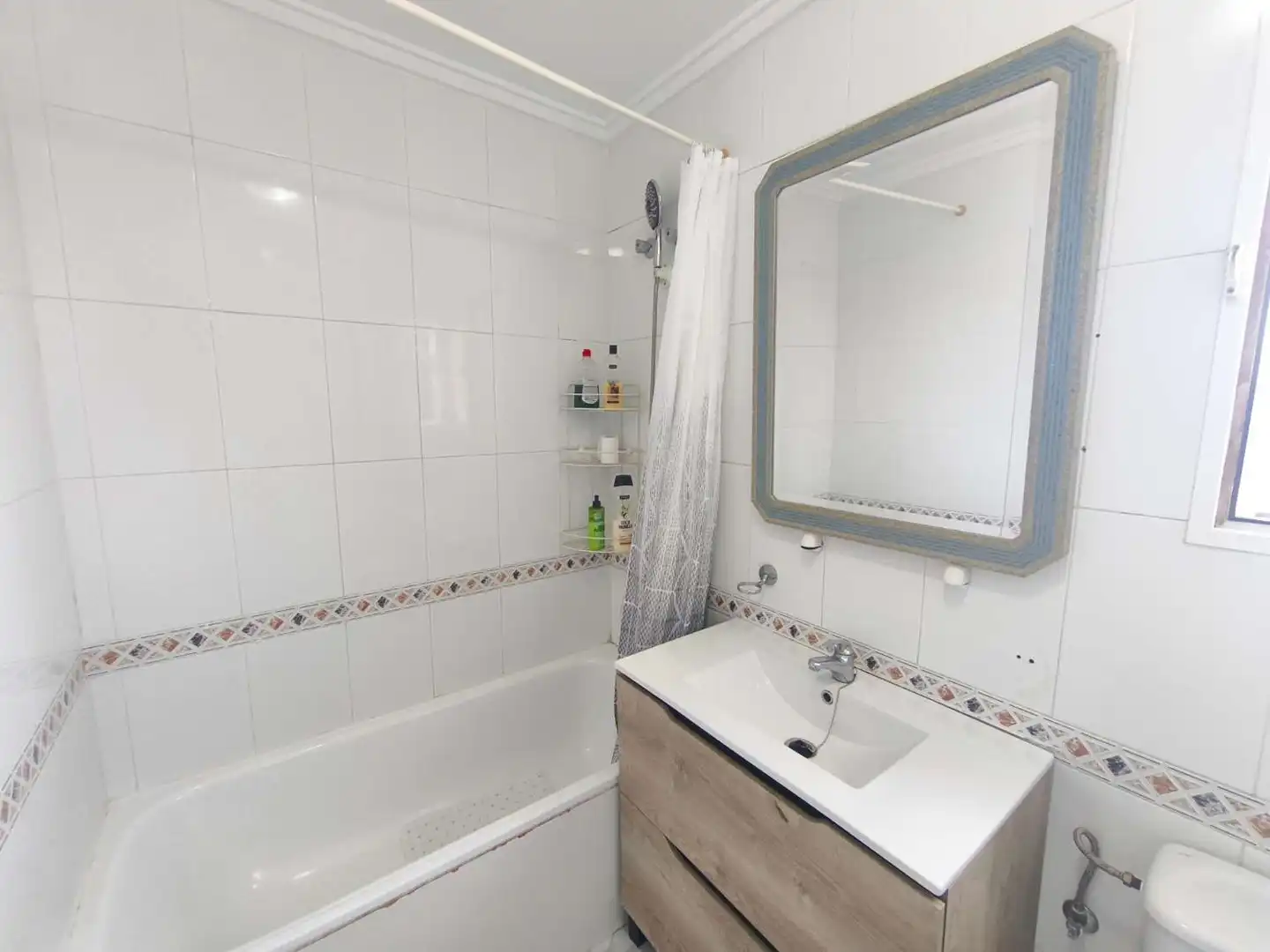 Badezimmer von Wohnungen zum Verkauf in Orihuela mit Klimaanlage, Heizung und Terrasse