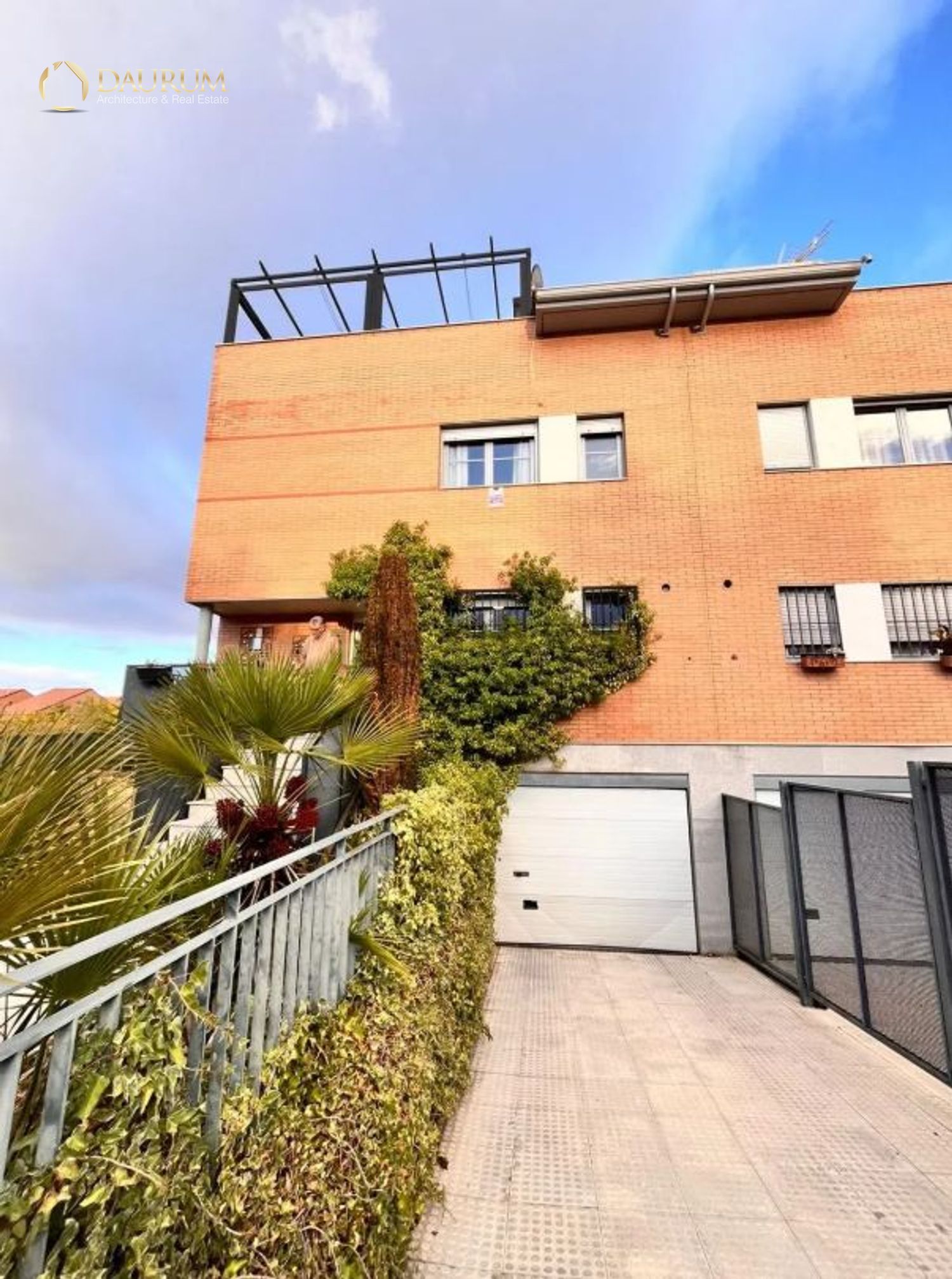 Vista exterior de Casa adosada en venta en Paracuellos de Jarama con Aire acondicionado, Calefacción y Terraza