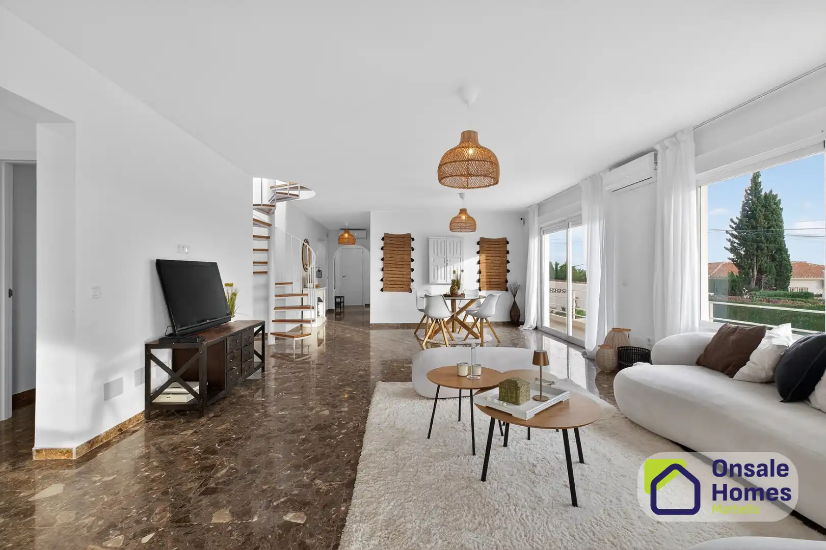 Living room of Houses for sale in Marbella  with Air Conditioner, Private garden and Terrace