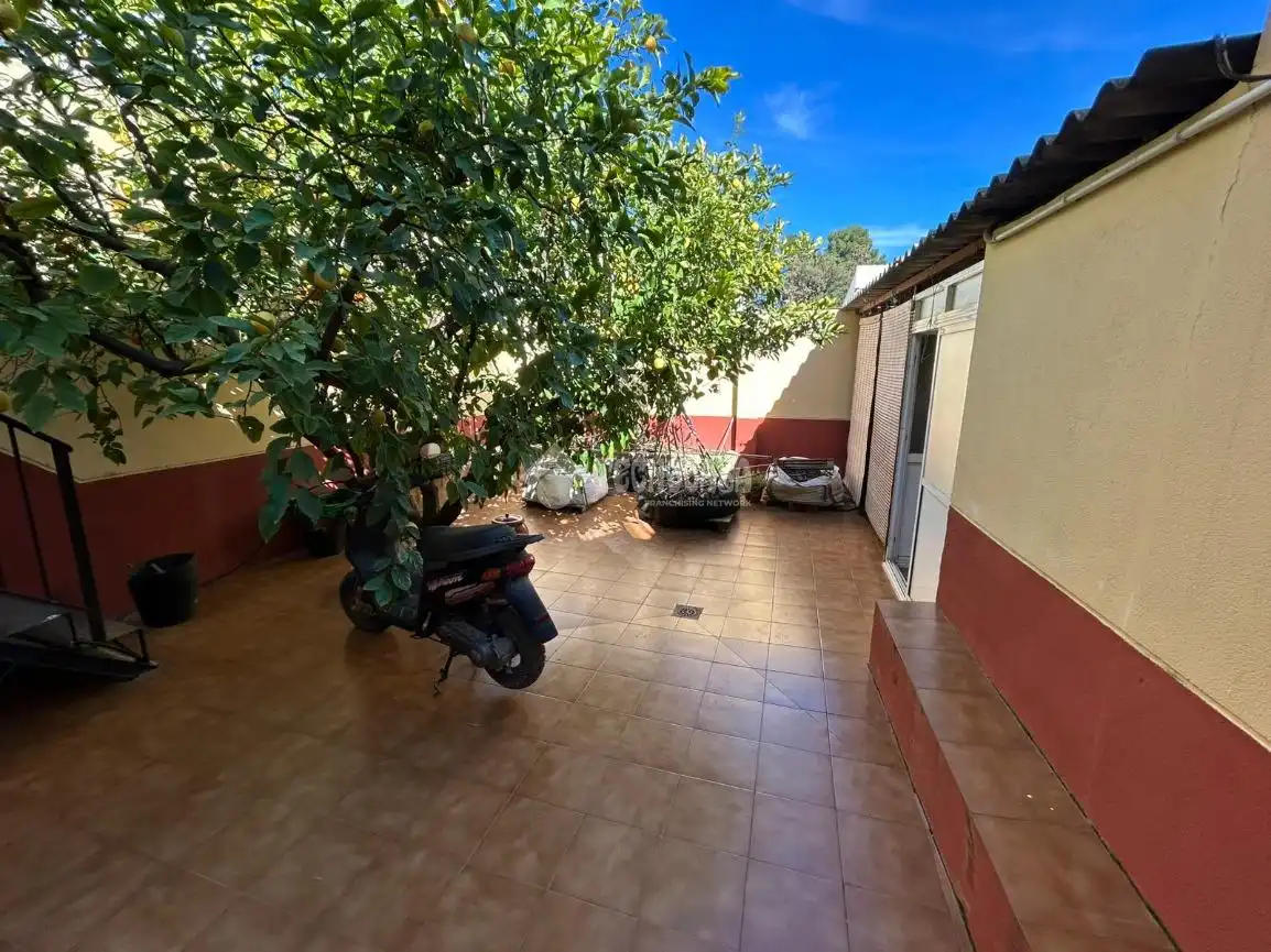 Vista exterior de Casa adosada en venta en Antequera con Terraza