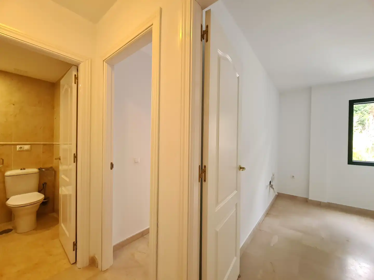 Casa adosada en venta en Manilva con Terraza, Jacuzzi y Internet