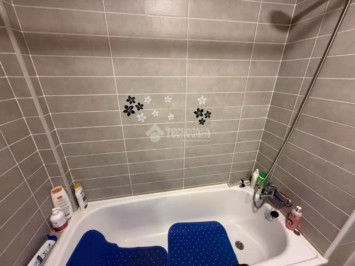 Bathroom of Flat for sale in Almorox  with Air Conditioner, Heating and Parquet flooring