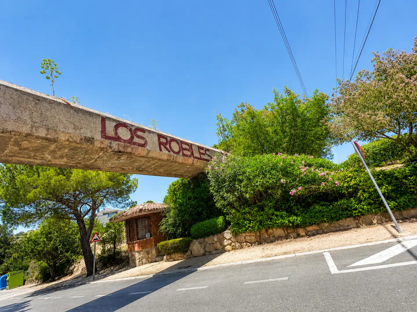 Vista exterior de Casa adosada en venta en Torrelodones con Piscina comunitaria