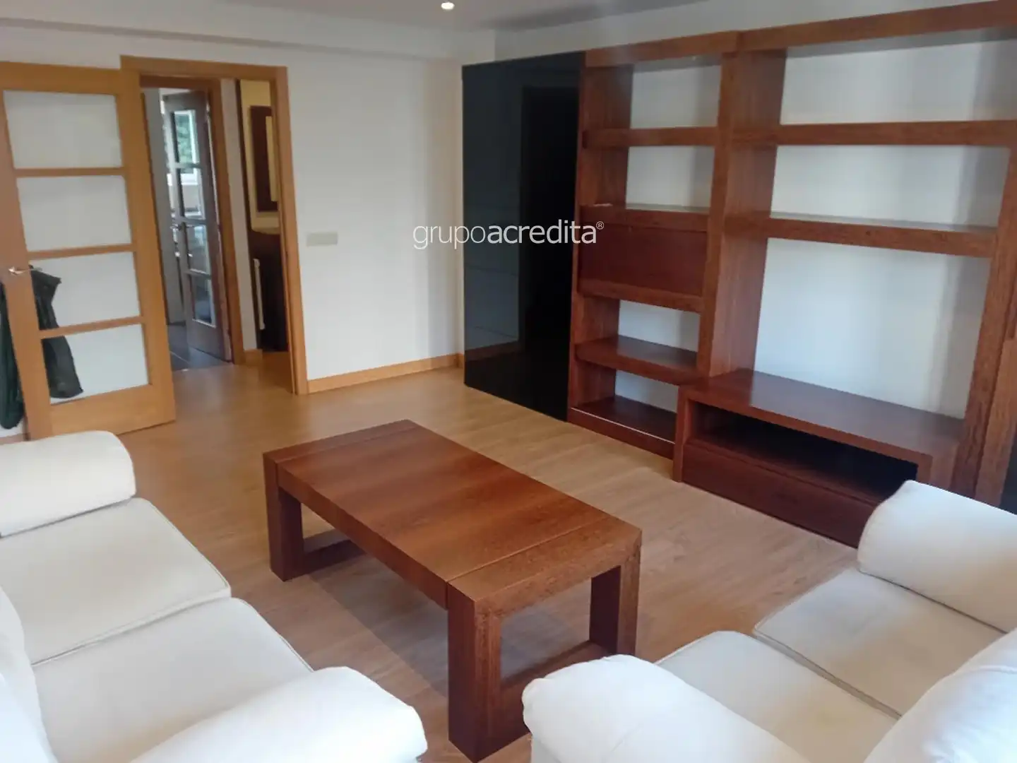 Sala d'estar de Pis en venda en Santiago de Compostela  amb Calefacció, Parquet i Traster