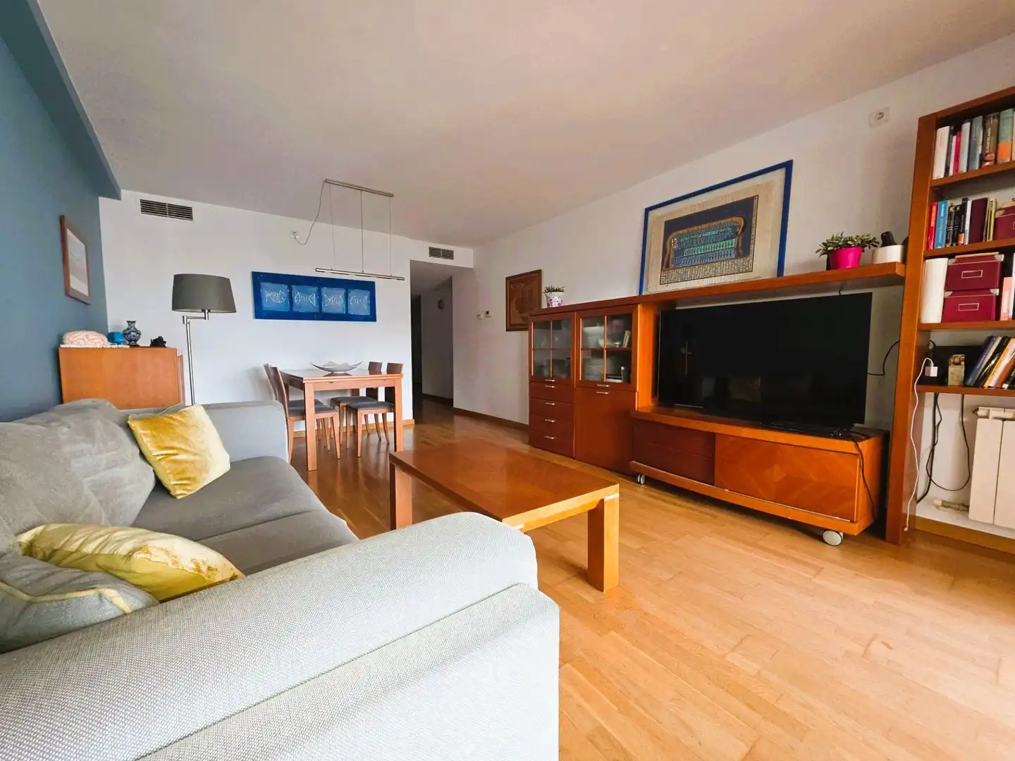 Sala de estar de Piso en venta en Sitges con Aire acondicionado, Calefacción y Jardín privado