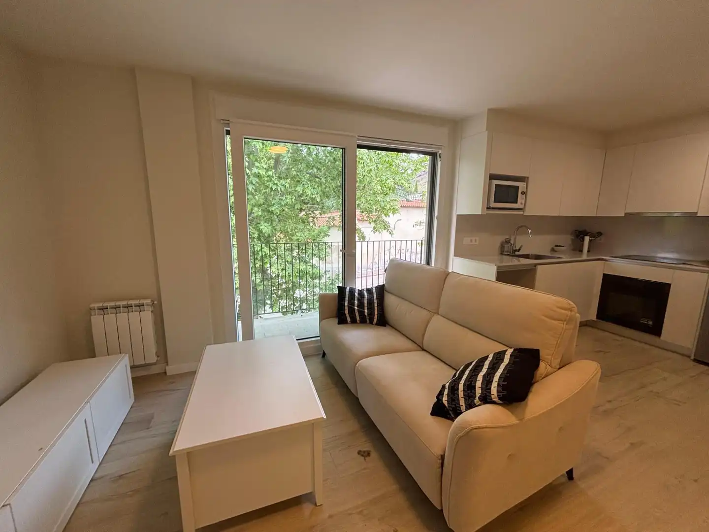 Sala d'estar de Àtic en venda en Olot amb Calefacció, Traster i Balcó