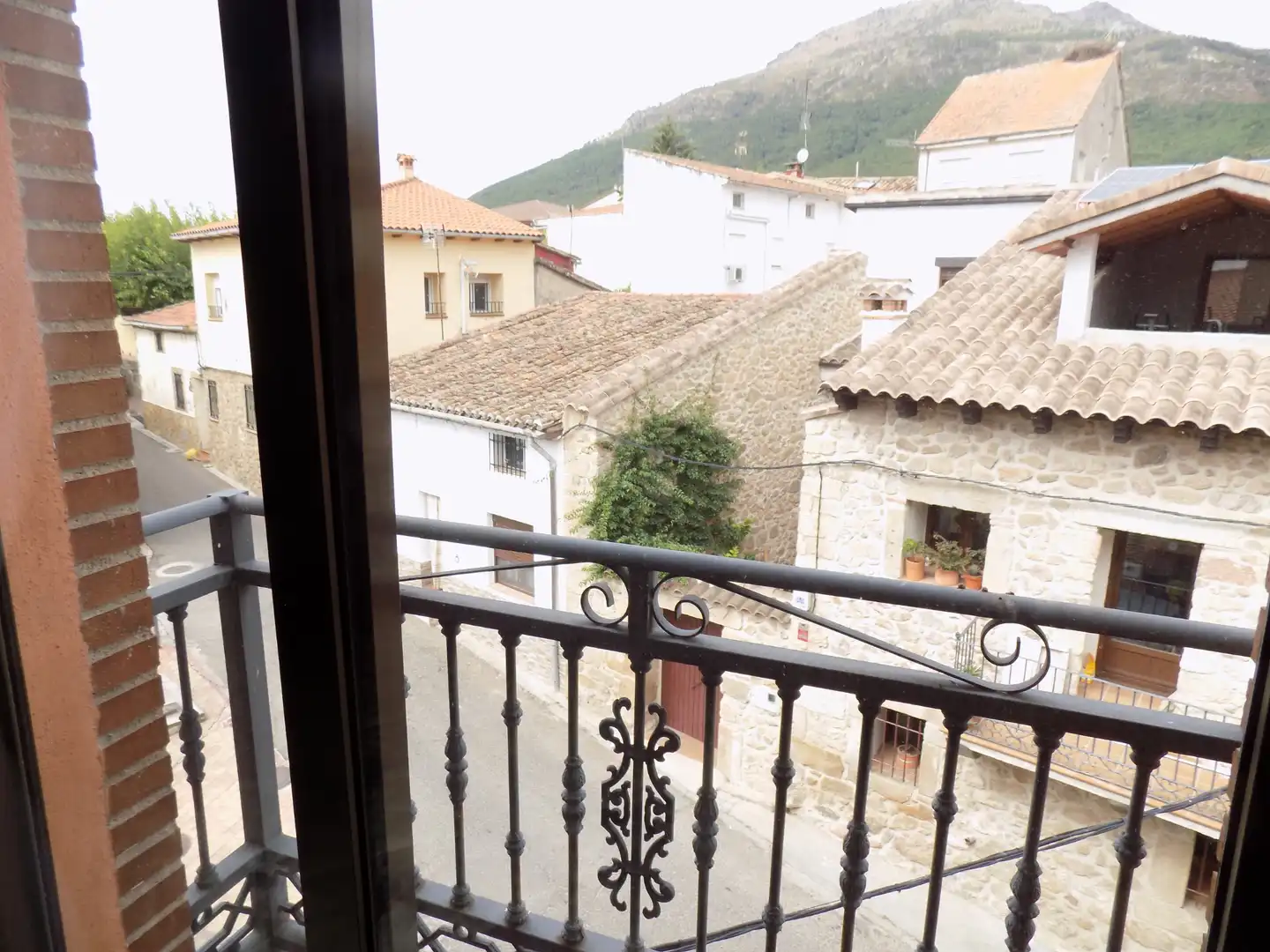 Vista exterior de Casa adosada en venta en Lanzahíta con Calefacción, Terraza y Amueblado