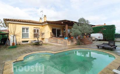 Vista exterior de Casa o xalet en venda en Caldes de Malavella amb Aire condicionat, Calefacció i Jardí privat