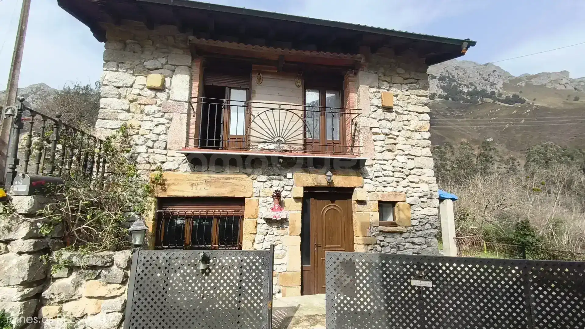 Vista exterior de Casa o chalet en venta en Peñamellera Alta con Calefacción, Jardín privado y Amueblado