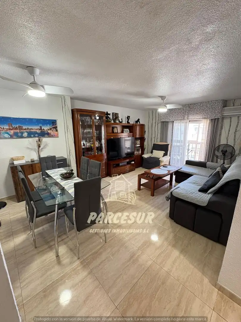 Sala de estar de Piso en venta en Poniente-Norte - Miralbaida - Parque Azahara
