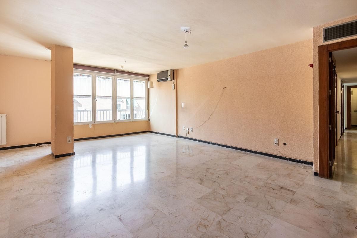 Sala d'estar de Pis en venda en  Granada Capital amb Calefacció, Terrassa i Balcó