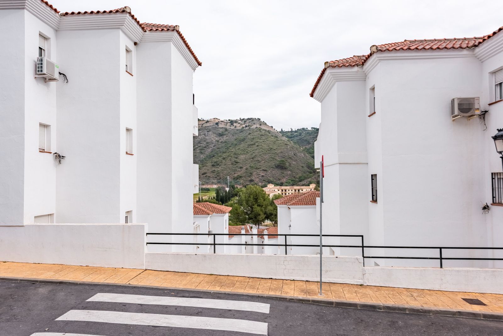 Exterior view of Flat for sale in Benahavís  with Air Conditioner, Private garden and Furnished
