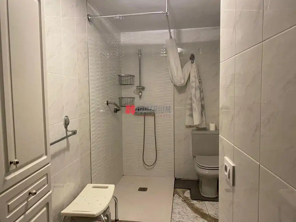 Bany de Casa o xalet en venda en Santiago de Compostela  amb Calefacció, Traster i Balcó