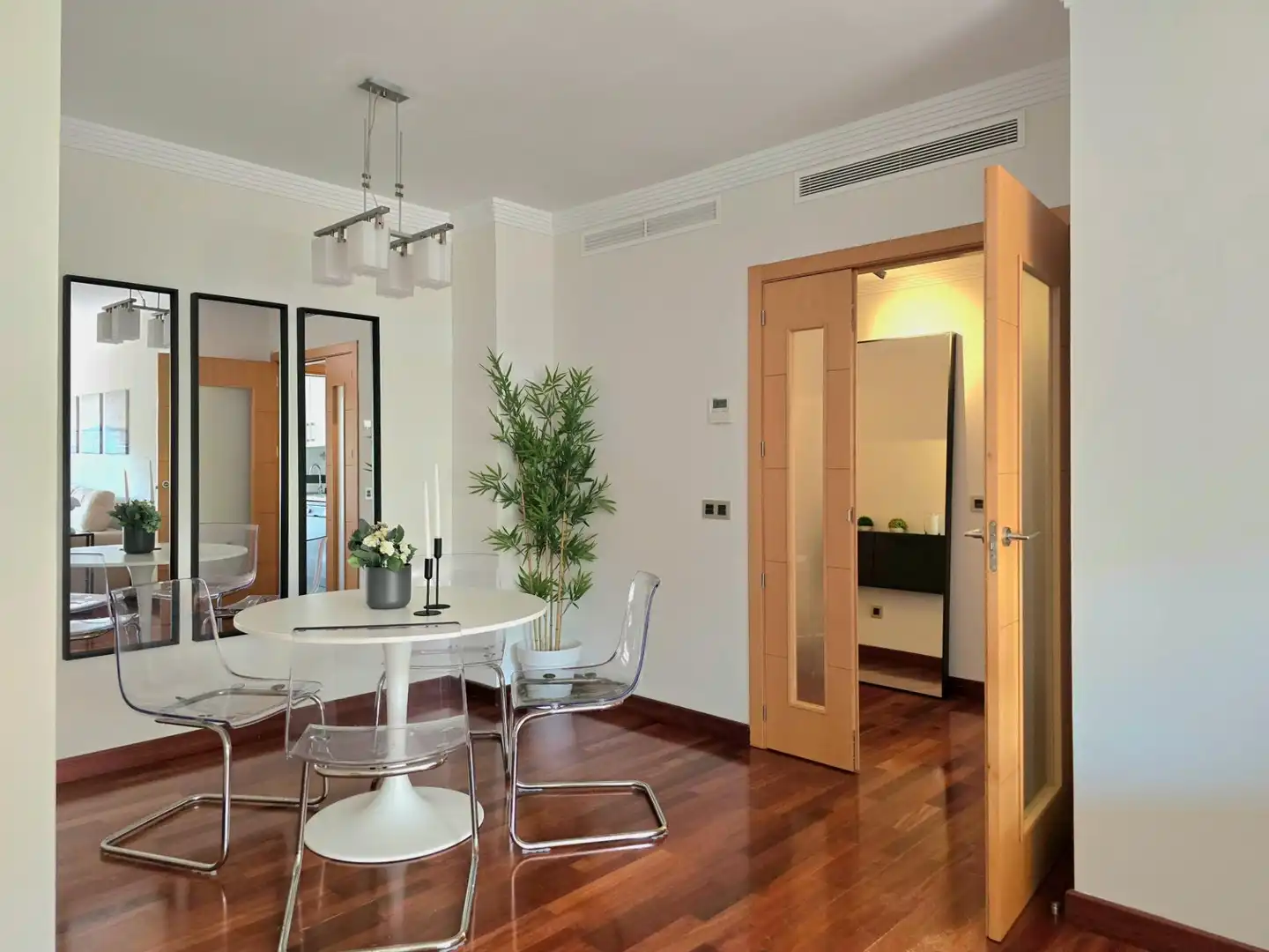 Comedor de Apartamento de alquiler en Torremolinos con Aire acondicionado, Calefacción y Jardín privado
