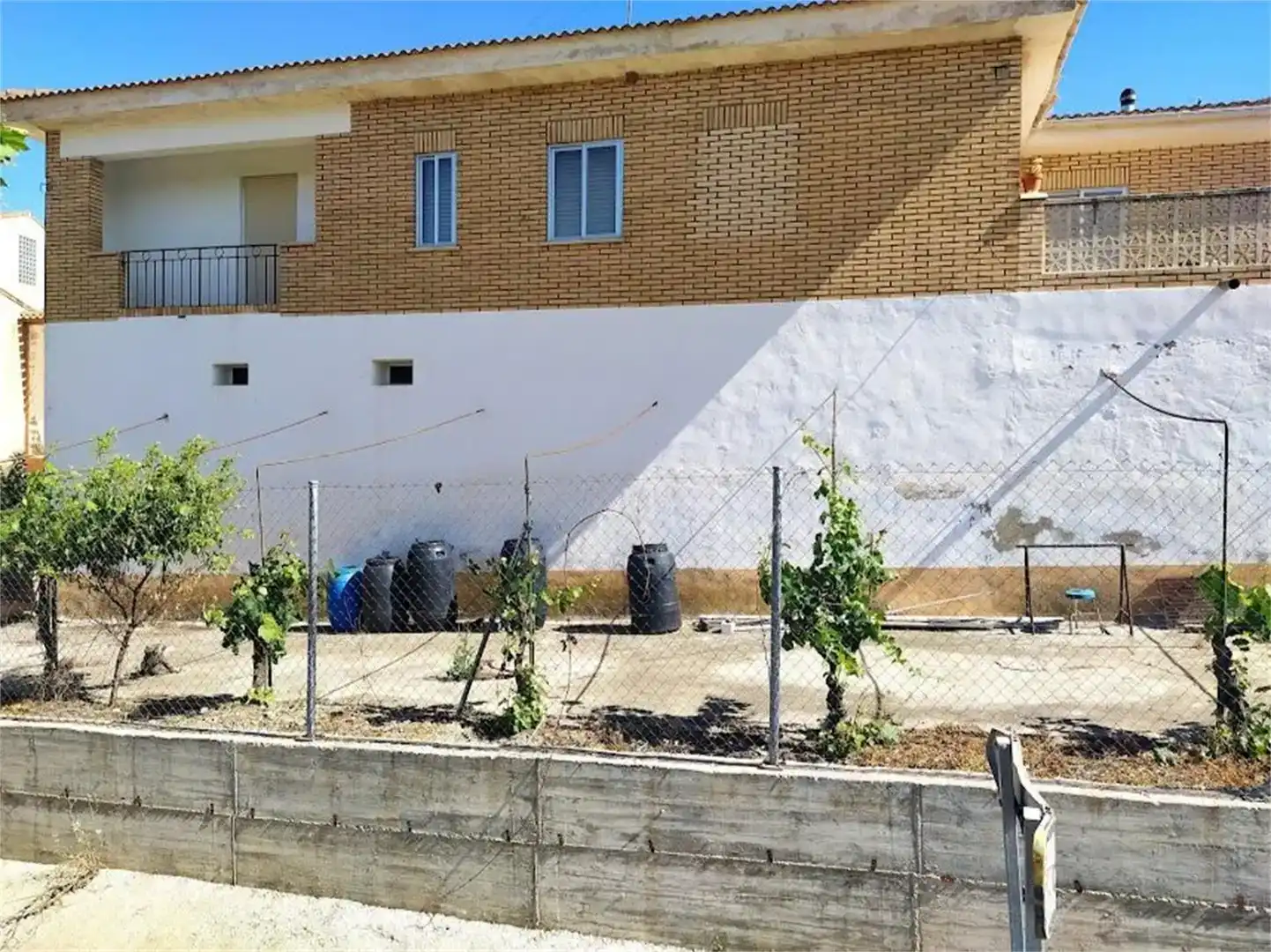 Vista exterior de Piso en venta en Ausejo con Jardín privado, Trastero y Amueblado