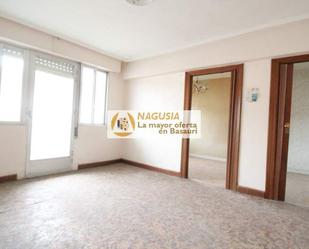 Bedroom of Flat for sale in Basauri 