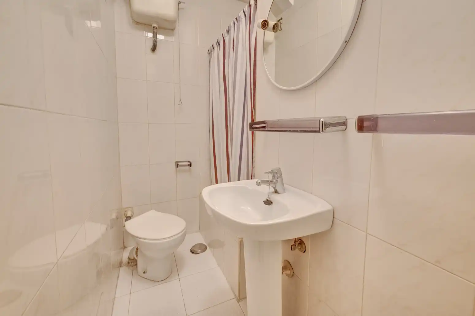 Bathroom of Flat for sale in  Pamplona / Iruña  with Heating and Parquet flooring