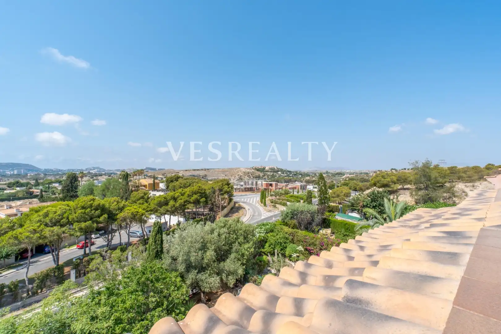 Vista exterior de Casa o xalet en venda en Sant Joan d'Alacant amb Jardí privat, Terrassa i Balcó
