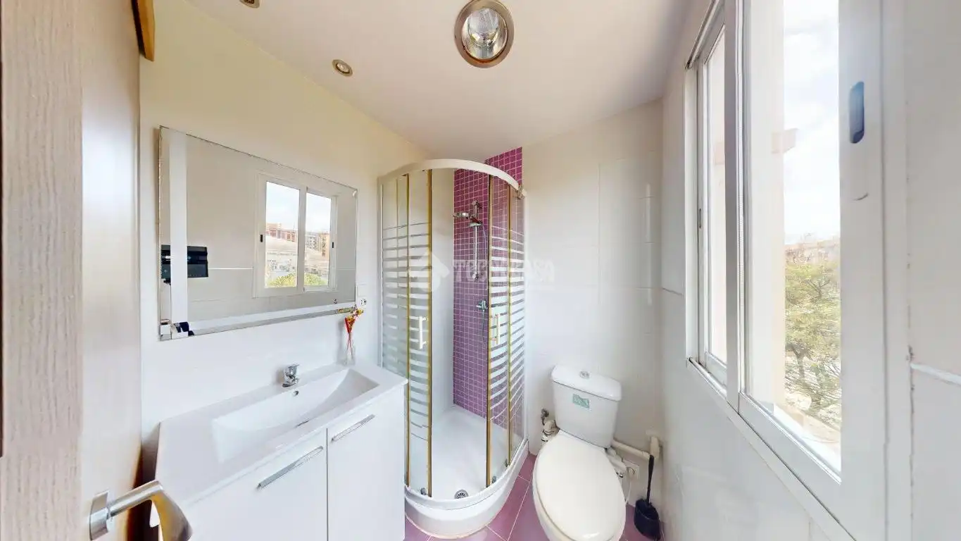 Baño de Piso en venta en Valencia con Balcón