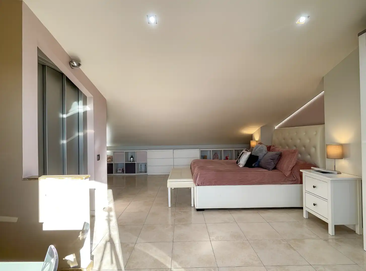 Habitación de Casa adosada en venta en Mataró con Aire acondicionado, Calefacción y Jardín privado