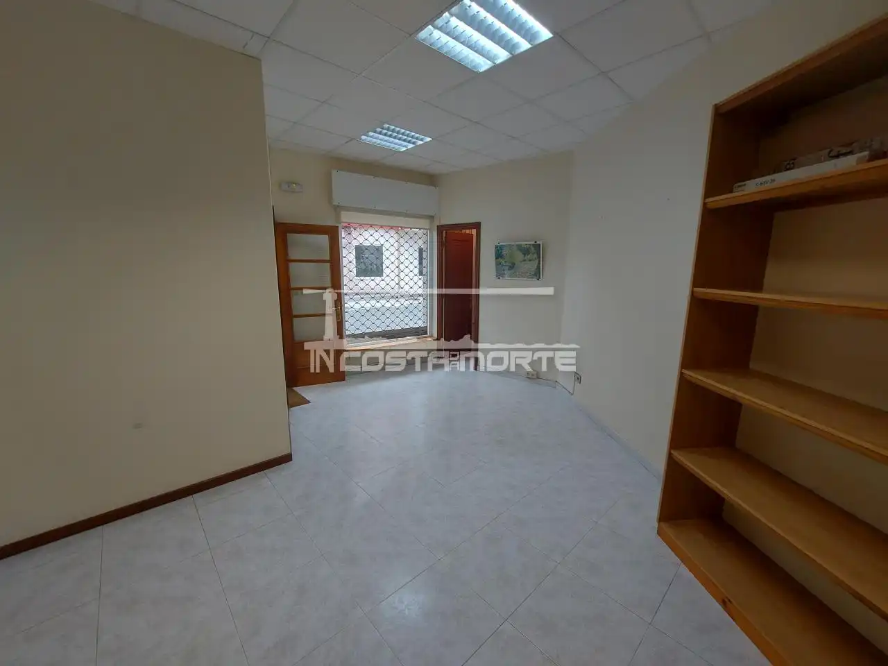 Office for rent in Carnota  with Storage room