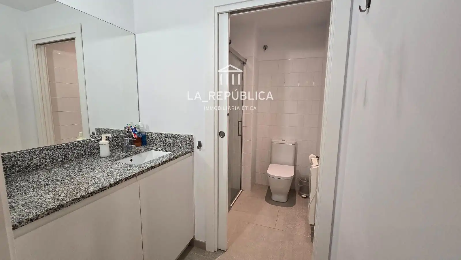 Baño de Ático en venta en Mataró con Aire acondicionado, Calefacción y Terraza