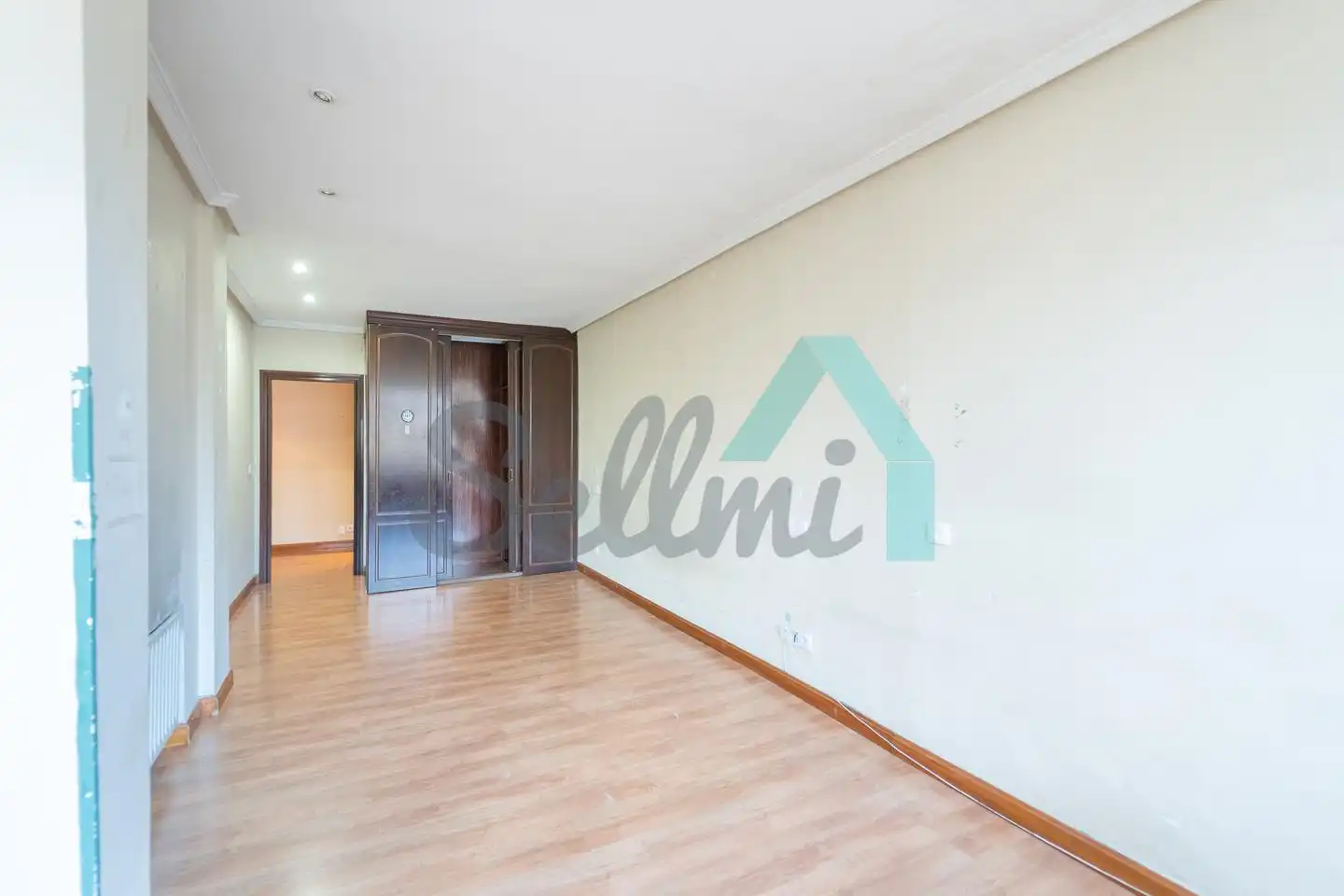Habitación de Piso en venta en Oviedo  con Calefacción, Terraza y Trastero