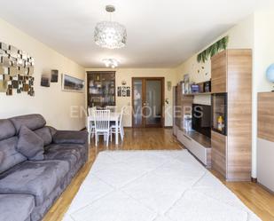 Sala d'estar de Apartament de lloguer en  Madrid Capital amb Aire condicionat, Terrassa i Piscina