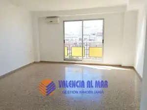 Habitación de Piso en venta en Valencia con Aire acondicionado, Horno y Balcón