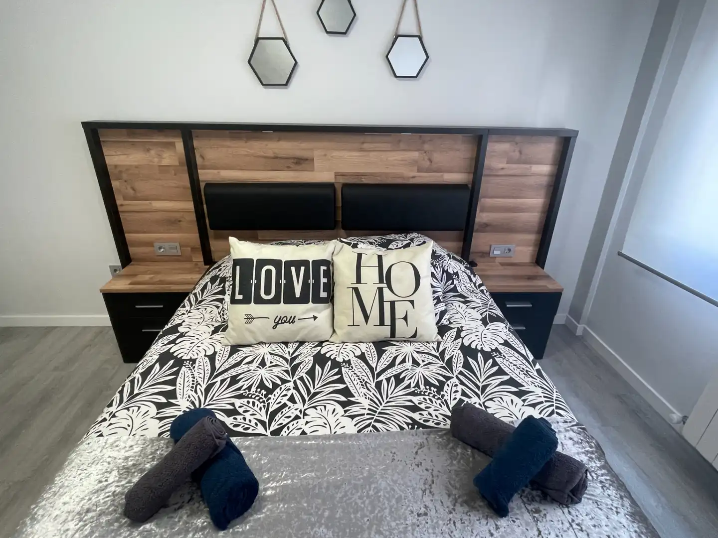 Bedroom of Flat for rent in Gijón   with Heating, Terrace and Furnished