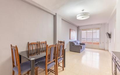 Living room of Flat for sale in  Granada Capital  with Terrace and Balcony