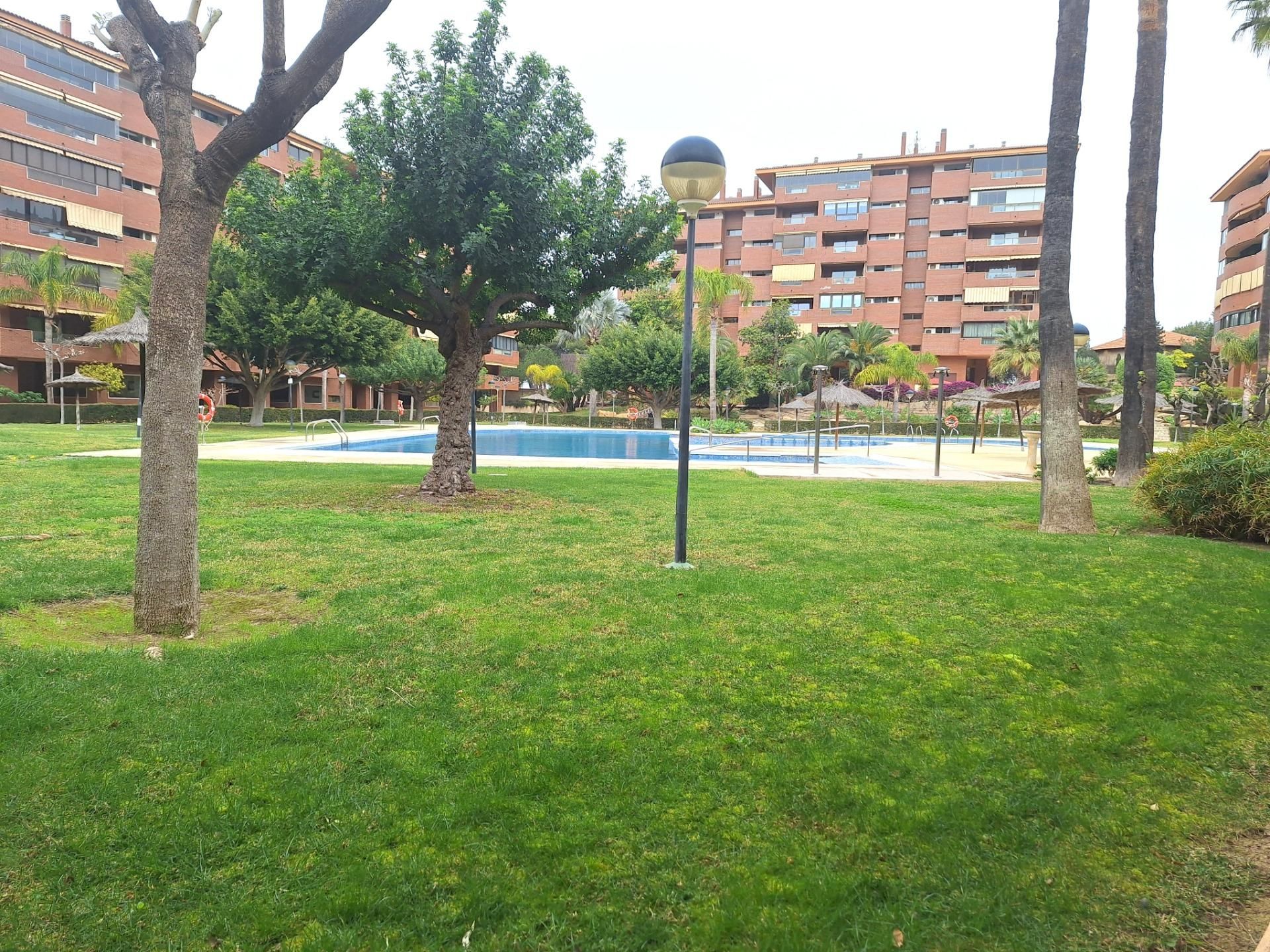 Piscina de Dúplex en venda en Alicante / Alacant amb Calefacció, Jardí privat i Terrassa