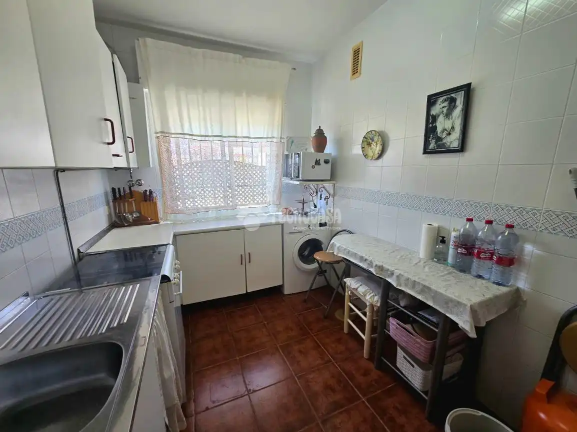 Cuina de Casa adosada en venda en Morón de la Frontera amb Aire condicionat
