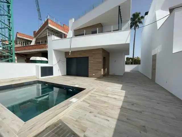 Reihenhaus mit Pool zum Verkauf in Calle Lanjaron