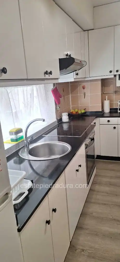 Küche von Wohnung zum Verkauf in Santiago de Compostela  mit Terrasse, Abstellraum und Möbliert