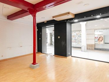 Local comercial de lloguer a Carrer Cort