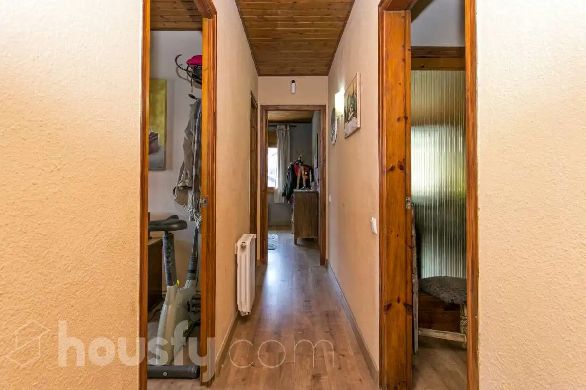 Flat for sale in Alp  with Air Conditioner, Heating and Terrace