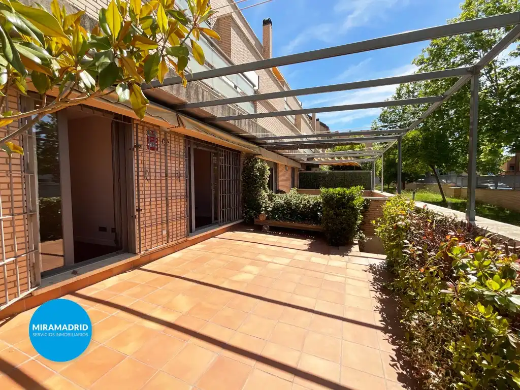 Terraza de Planta baja en venta en Paracuellos de Jarama con Aire acondicionado, Terraza y Piscina comunitaria