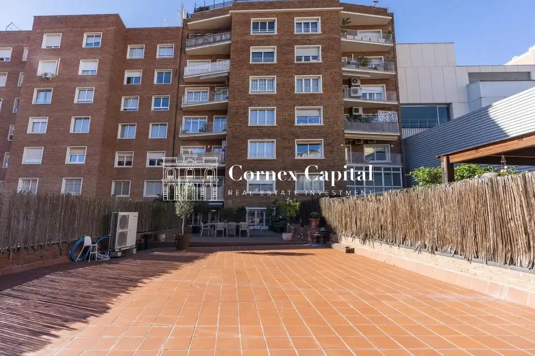 Vista exterior de Piso en venta en Barcelona con Aire acondicionado, Terraza y Trastero
