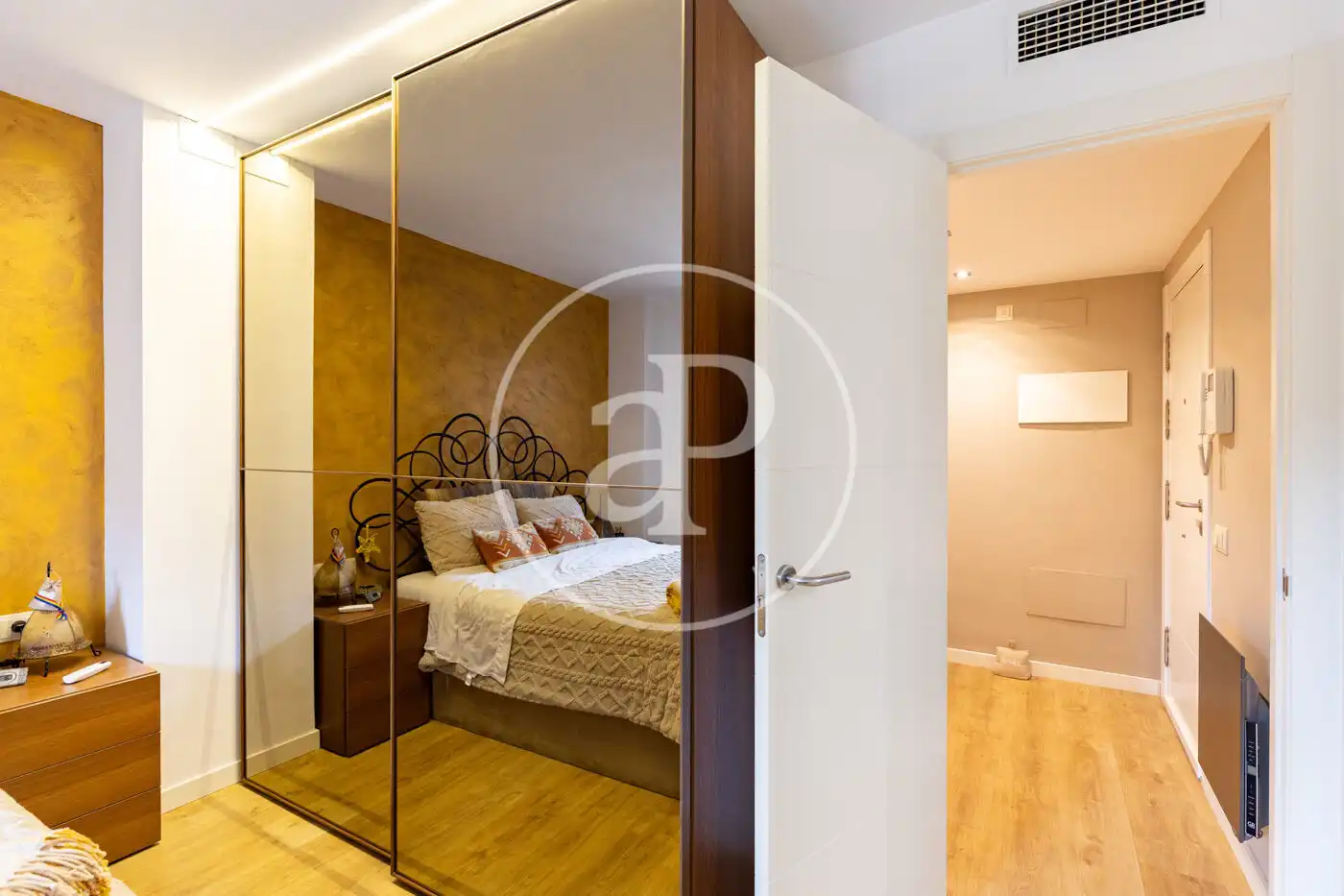 Schlafzimmer von Wohnung zum Verkauf in Esplugues de Llobregat mit Klimaanlage, Heizung und Privatgarten