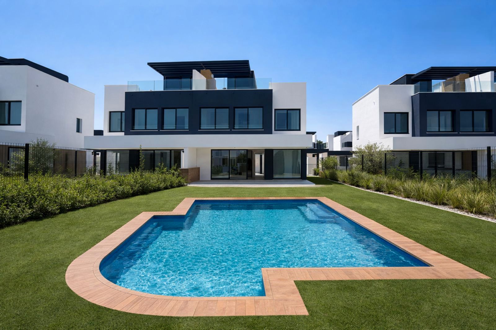 Piscina de Casa adosada de alquiler en Estepona con Aire acondicionado, Internet y Piscina comunitaria