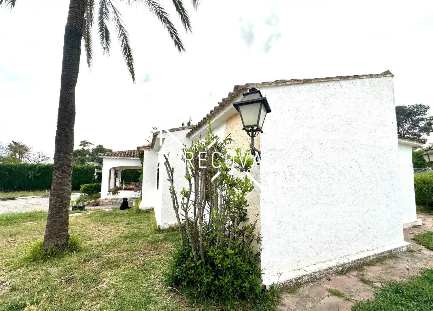 Außenansicht von Haus oder Chalet zum Verkauf in Paterna mit Klimaanlage, Heizung und Privatgarten