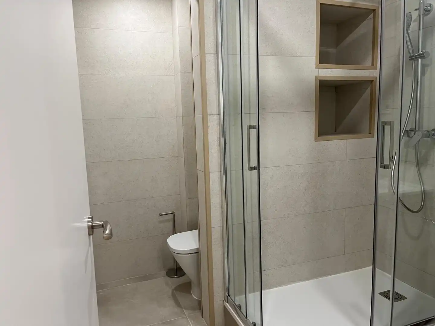 Bany de Local de lloguer en L'Hospitalet de Llobregat amb Aire condicionat, Calefacció i Parquet