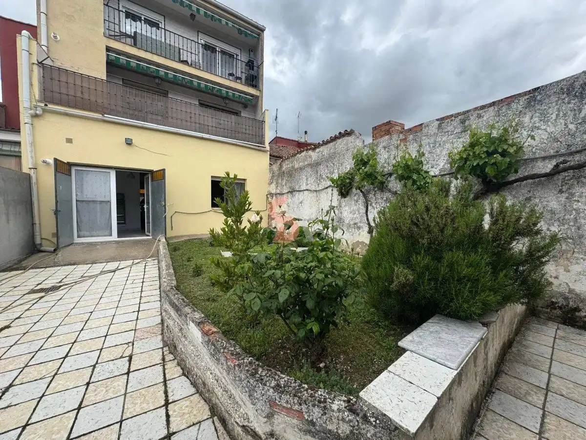 Vista exterior de Piso en venta en Cigales con Calefacción, Terraza y Trastero
