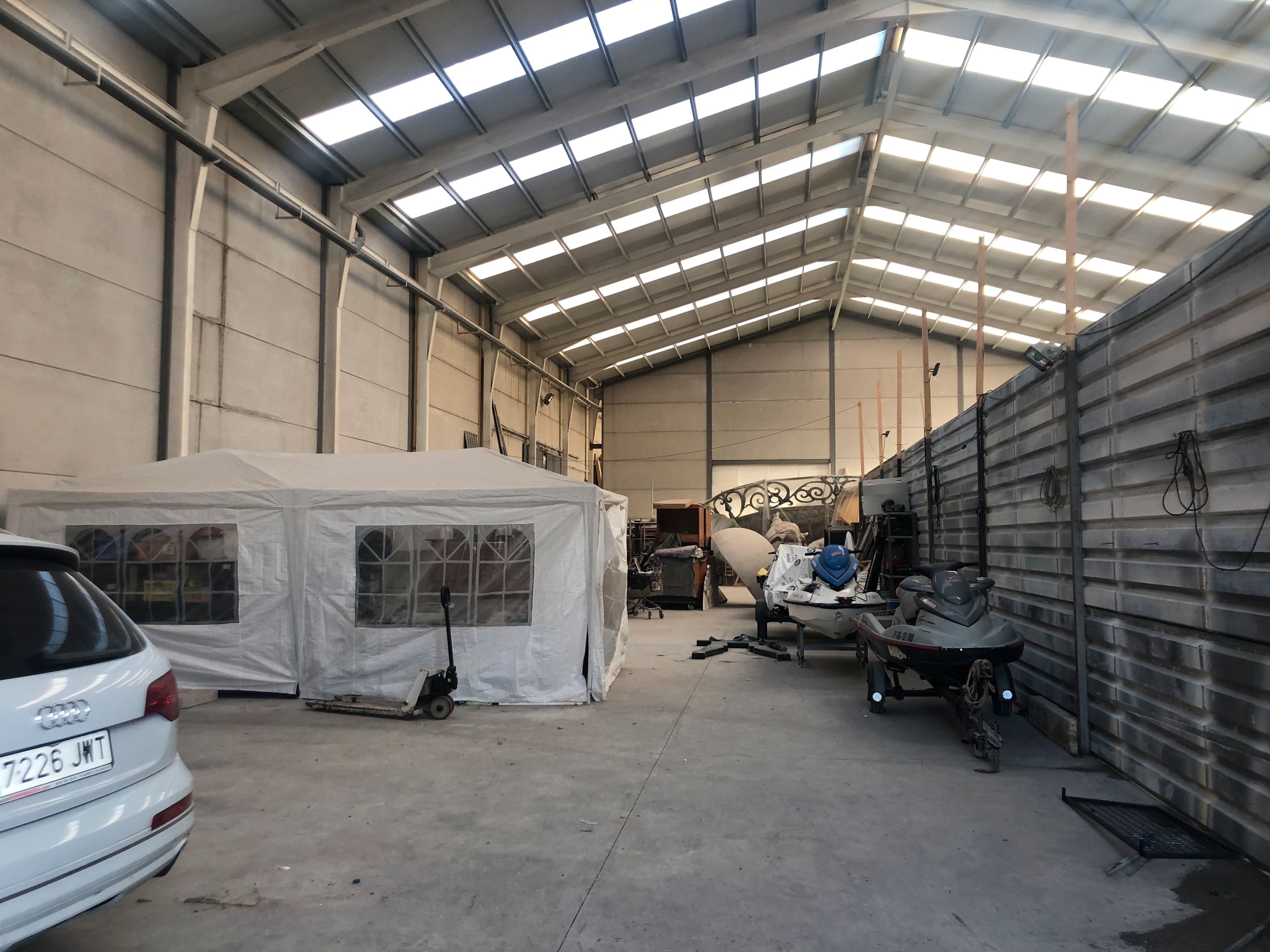 Industrial buildings to rent in Calle Mingola, Daimús