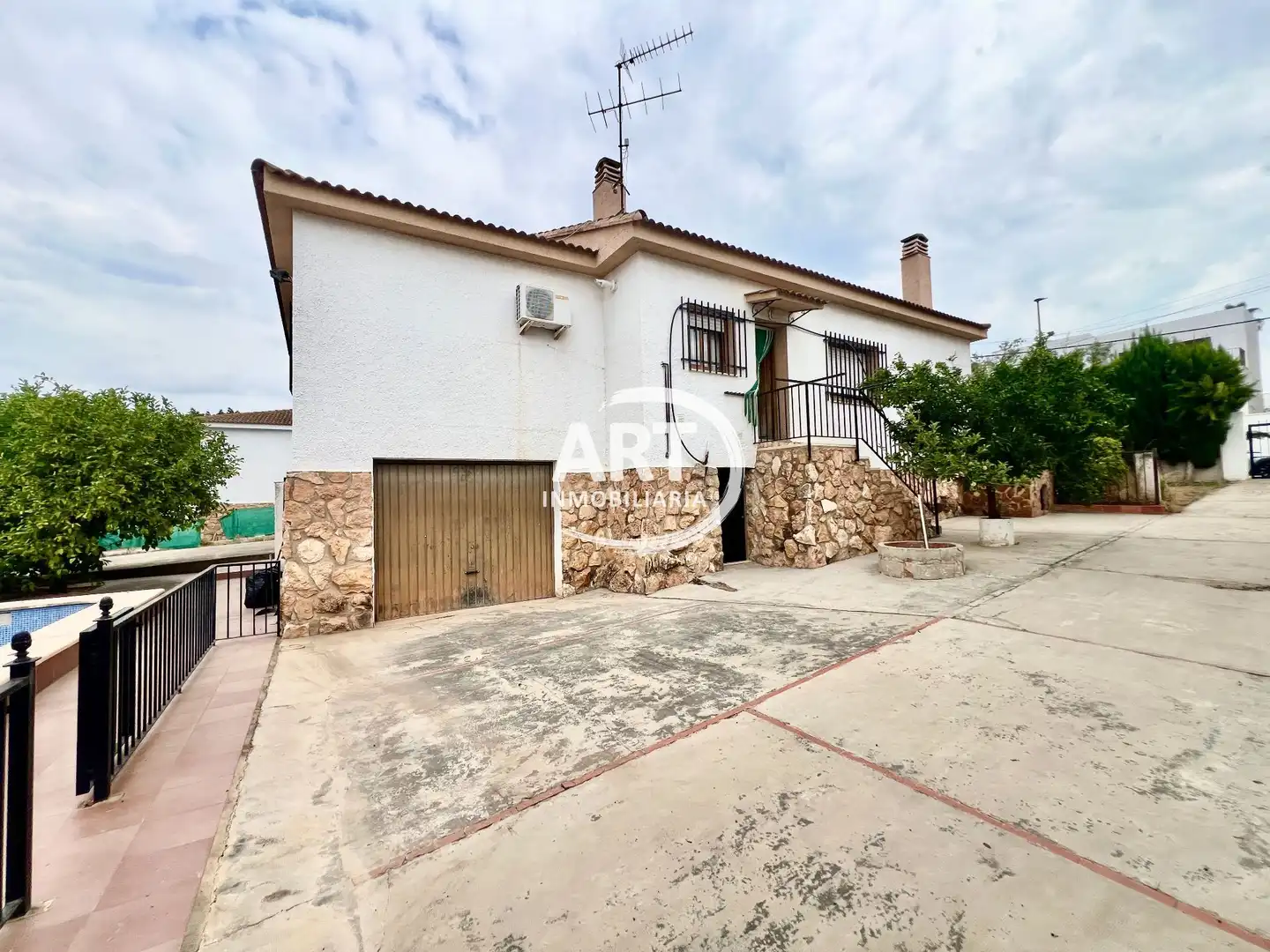 Vista exterior de Casa o chalet en venta en Riba-roja de Túria, Valencia