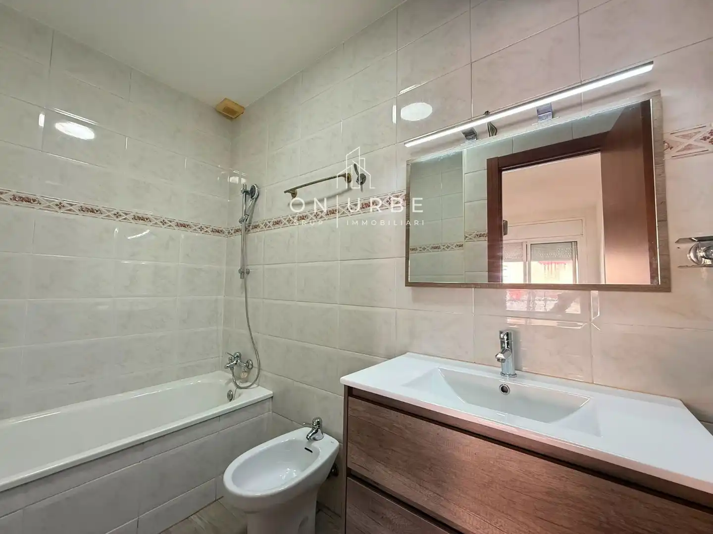 Badezimmer von Maisonette zum Verkauf in Badalona mit Klimaanlage, Heizung und Terrasse
