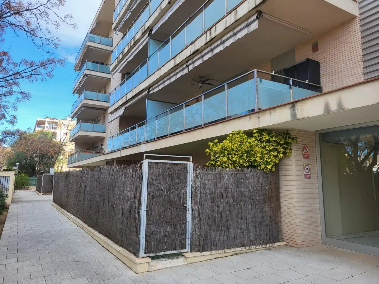 Außenansicht von Erdgeschoss zum Verkauf in Salou mit Klimaanlage, Heizung und Terrasse