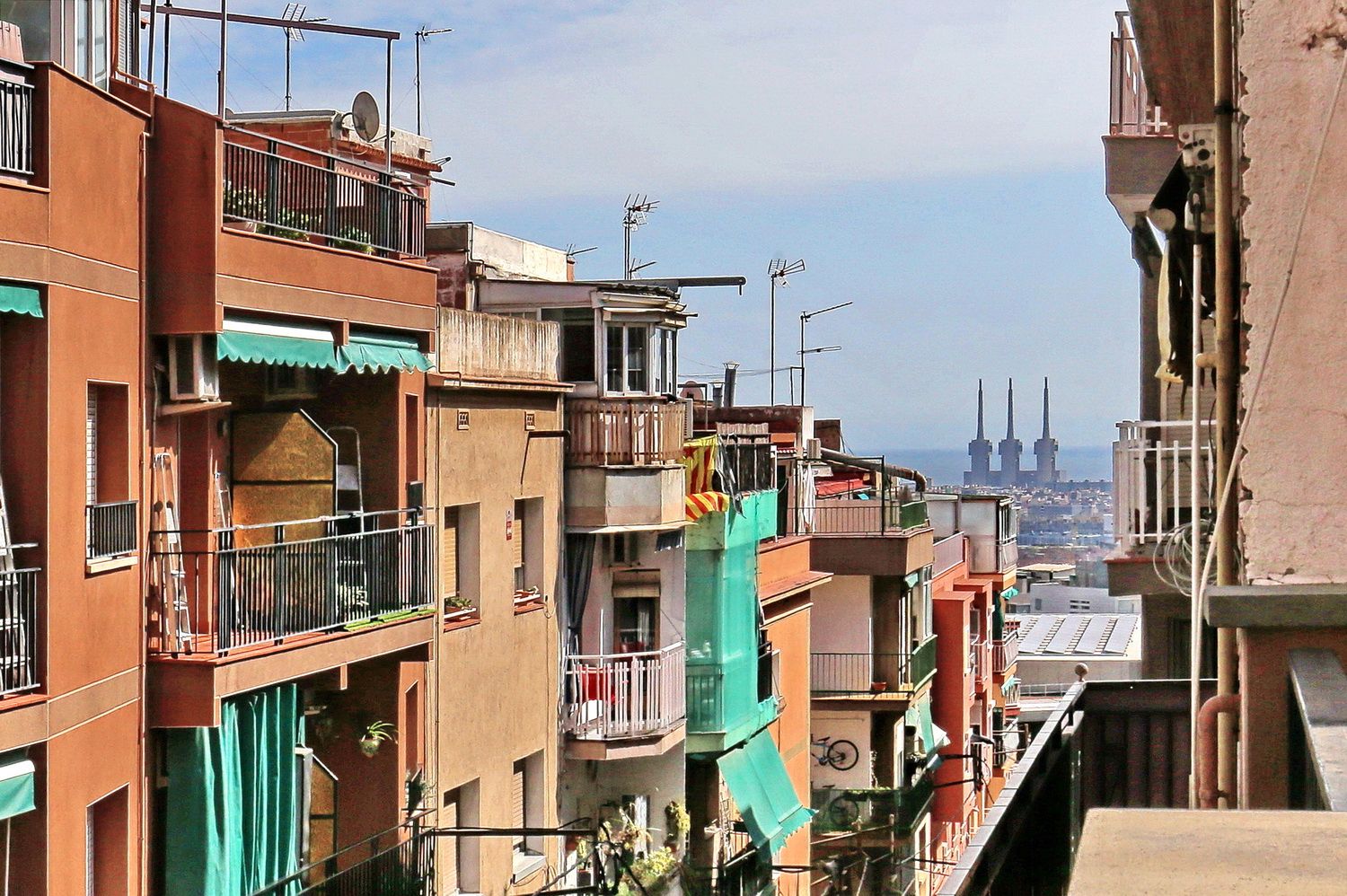 Vista exterior de Casa adosada en venda en  Barcelona Capital amb Calefacció, Parquet i Terrassa