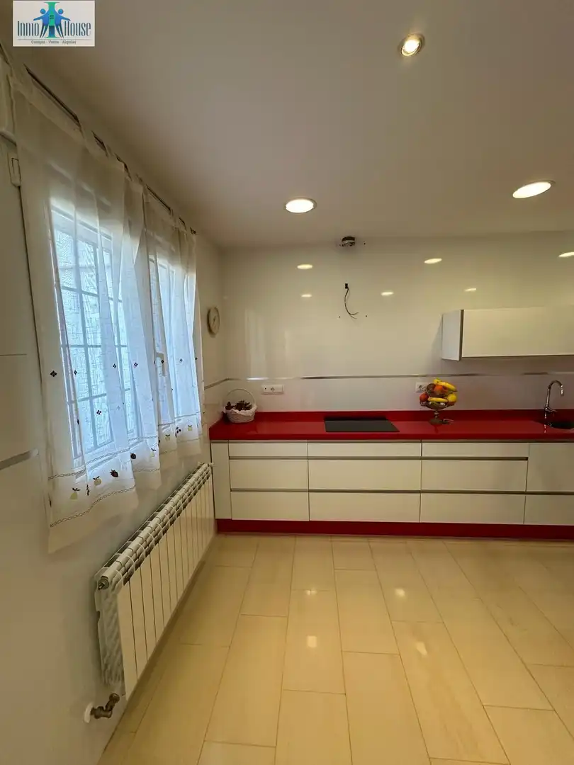 Cuina de Casa o xalet en venda en Albacete amb Aire condicionat, Jardí privat i Parquet